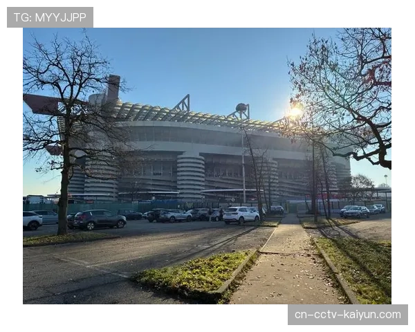 圣西罗-梅阿查球场草皮完成三月季节性更换，以应对密集赛程